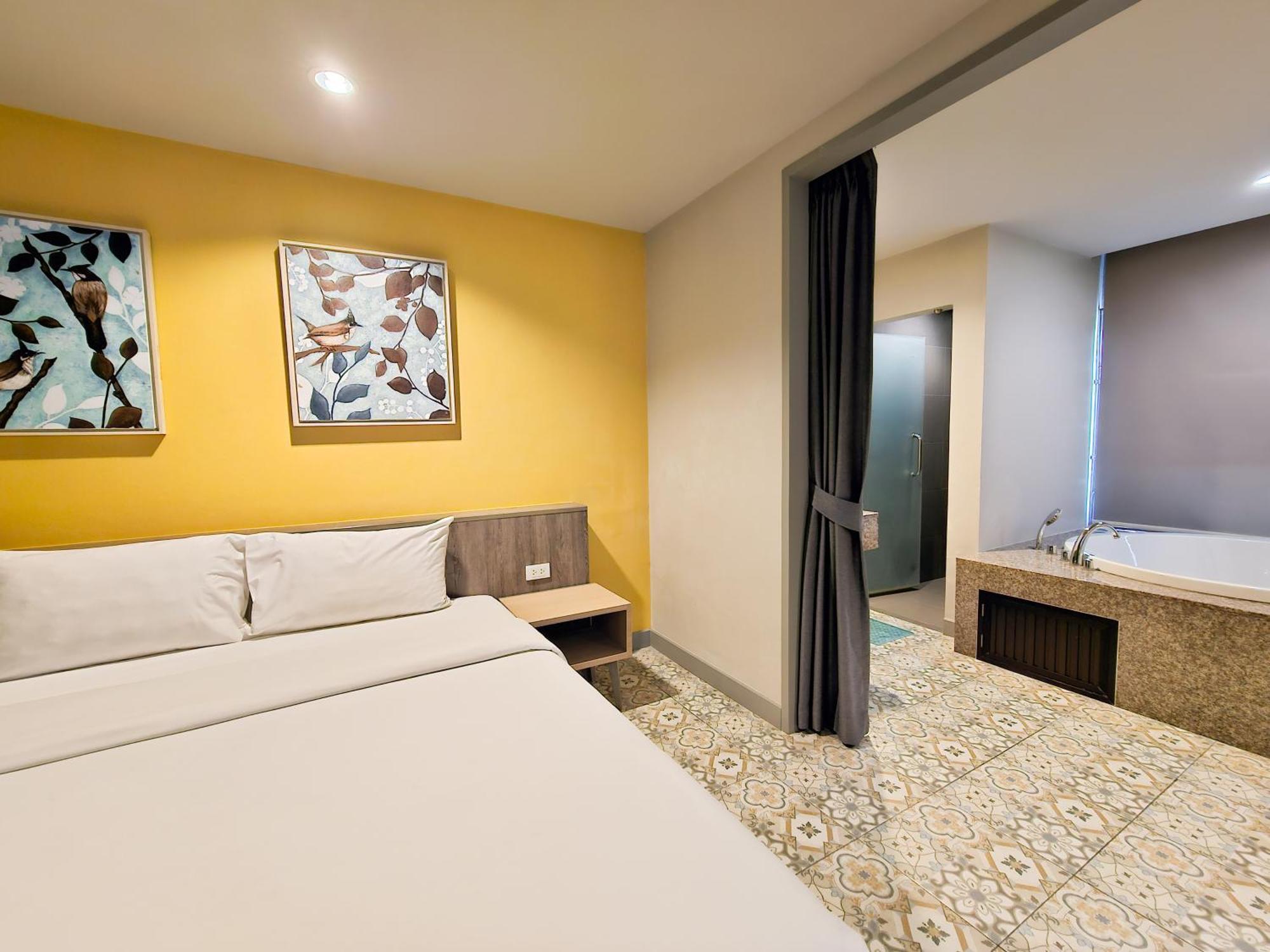 Recenta Suite Phuket Suanluang Exterior foto