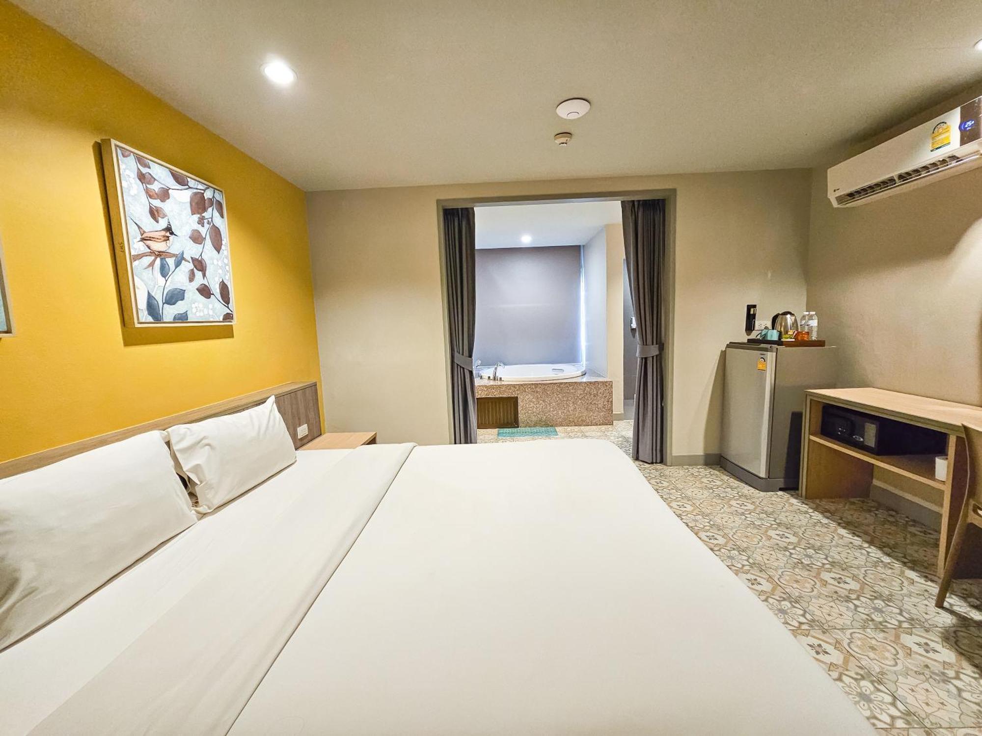 Recenta Suite Phuket Suanluang Exterior foto