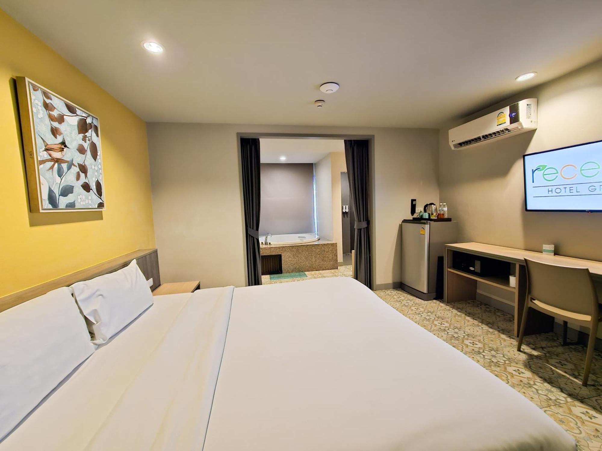 Recenta Suite Phuket Suanluang Exterior foto