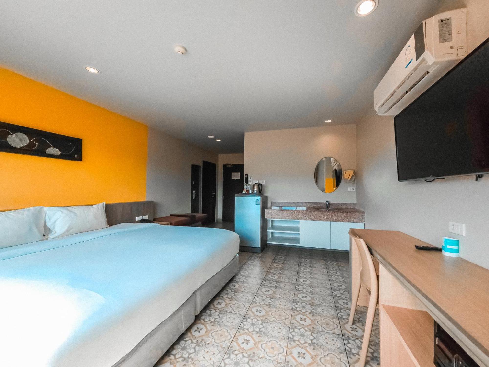 Recenta Suite Phuket Suanluang Exterior foto
