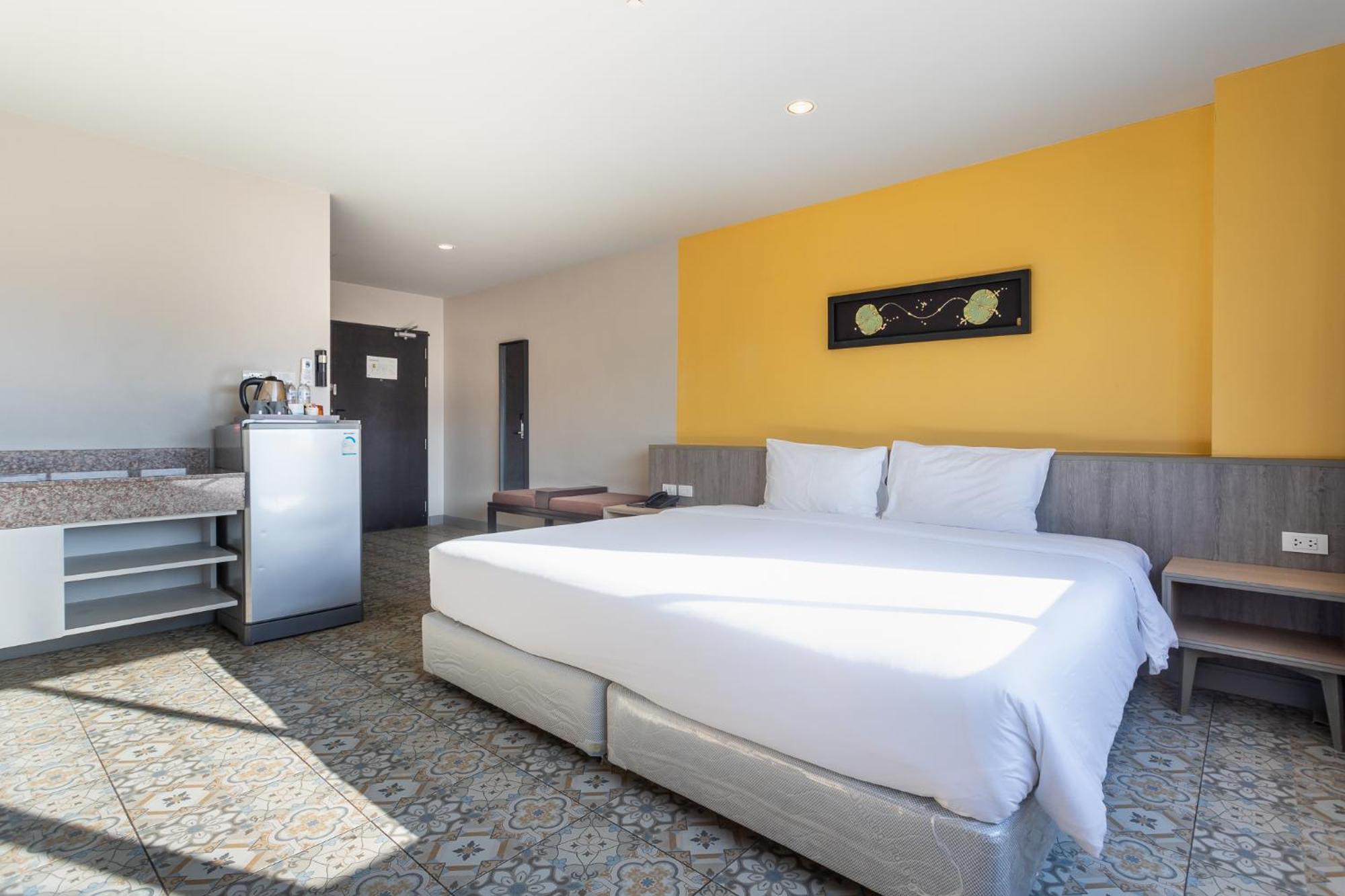 Recenta Suite Phuket Suanluang Exterior foto